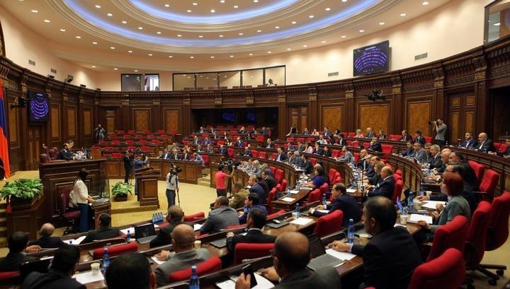 ԱԺ-ն առաջին ընթերցմամբ ընդունեց արտահերթ նիստում քննարկվող աղմկահարույց օրակարգային հարցերը