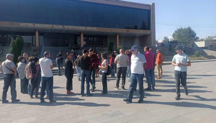 Փողոցով իշխանության եկածը փողոցով էլ հեռանալու է․ Գյումրիում իքնաբուխ հավաք է