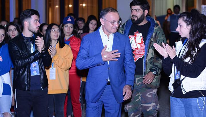 «Հաղթանակած» նախաձեռնության երիտասարդներին էր հյուրընկալվել գեներալ-գնդապետ Սեյրան Օհանյանը