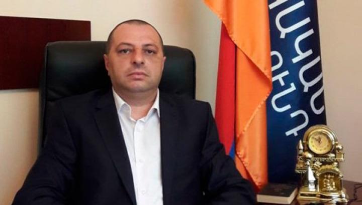 Վանաձորի ՔՊ-ական քաղաքապետը հայհոյում է ավագանու նիստի մասնակիցներին․ 18+․ Politik.am