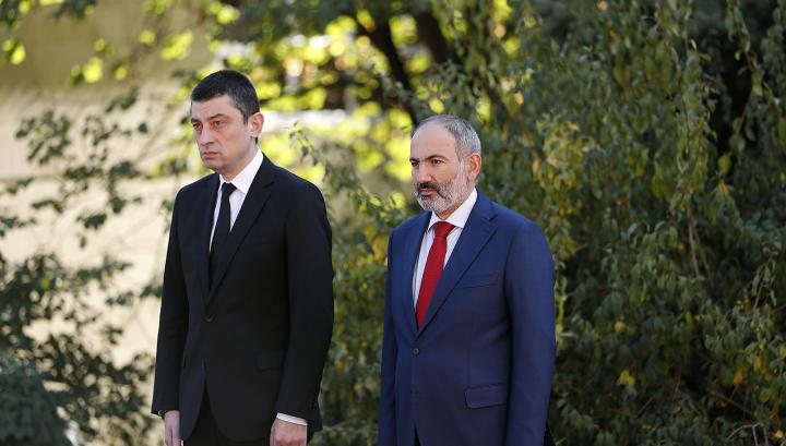 Это конченный придурок, армяне совсем с ума сошли. Ինչ է առաջարկել Փաշինյանը Վրաստանի վարչապետին