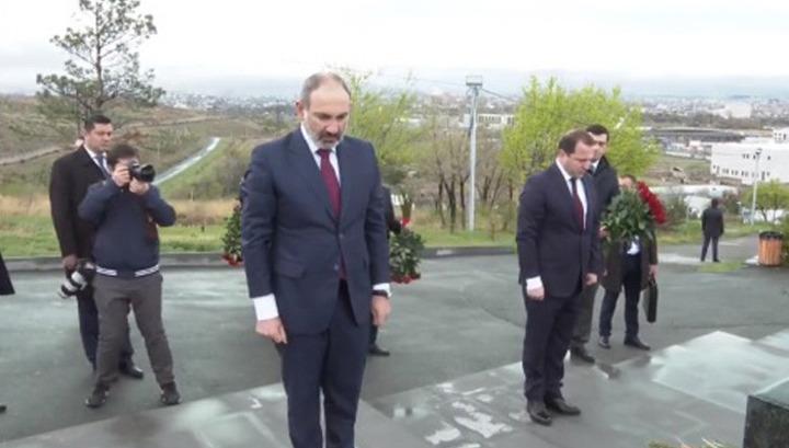 Նիկոլ Փաշինյանը և Դավիթ Տոնոյանն այցելել են «Եռաբլուր»