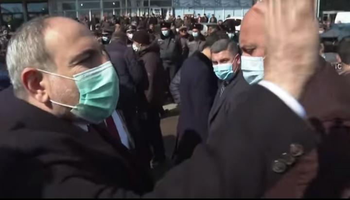 Փաշինյանը Գավառում դպրոց է մտել դիմակավորված և զինված ոստիկաններով․ աշակերտները վախեցել են