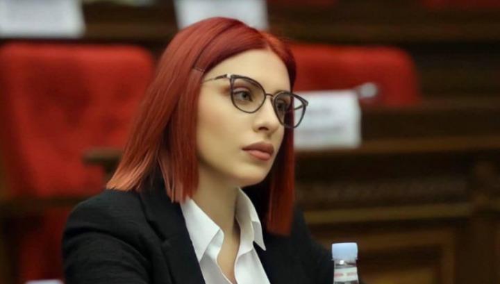 Հուսով եմ՝ Արցախի ԱԺ հարգարժան նախագահի գողացված հեռախոսը կվերադարձվի իրեն․ Ագնեսա Խամոյան