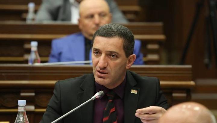 Գևորգ Պետրոսյանը կոչ է անում  բաց տարածքներում դիմակ չկրել