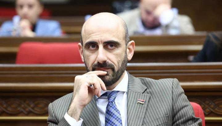 Մանդատը հանձնածը վերջին կռիվը տվեց. «Հրապարակ»