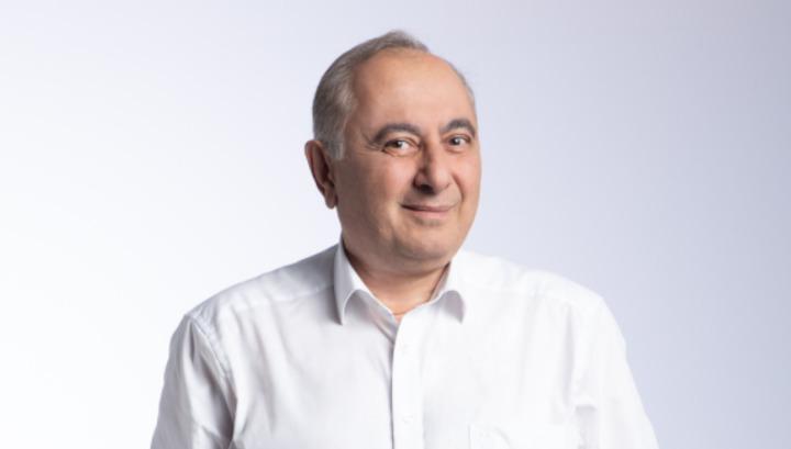 Պետական չինովնիկը՝ նույնիսկ եթե նա առողջապահության նախարարն է, զուտ մասնագիտական դաշտում կայացվող որոշումների համար անհրաժեշտ գիտելիքներ չունի