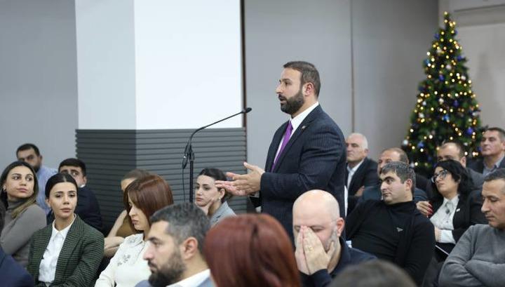 ՔՊ-ականները «օրենքով գողերին» են քննարկել․ «Հրապարակ»