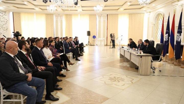 ՔՊ թիմում ստրկական մթնոլորտ է. «Հրապարակ»