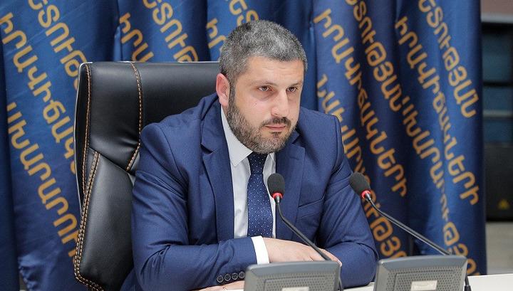 Տեսչական մարմնի ղեկավարը նիստին եկել է 40 րոպե ուշ. նախարարն անգամ նրան չէր ճանաչում․ «Ժողովուրդ»