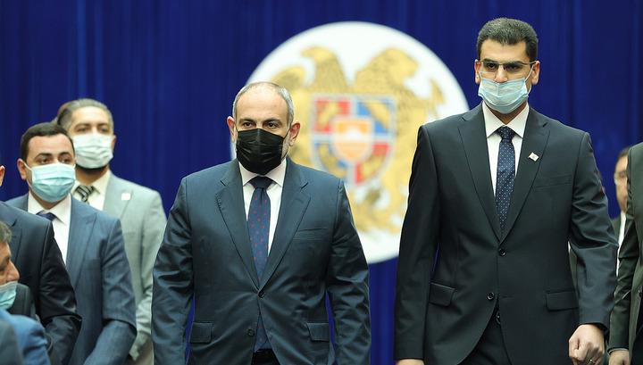 Փաշինյանի սրտով էլ չի եղել Հրաչյա Սարգսյանի հեռանալը․ «Ժողովուրդ»