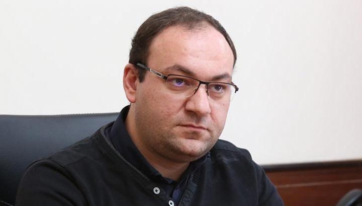 Ցույցերի ժամանակ կալանավորված երիտասարդի` Արցախից բռնագաղթված մորը թույլ չեն տալիս տեսակցել որդուն