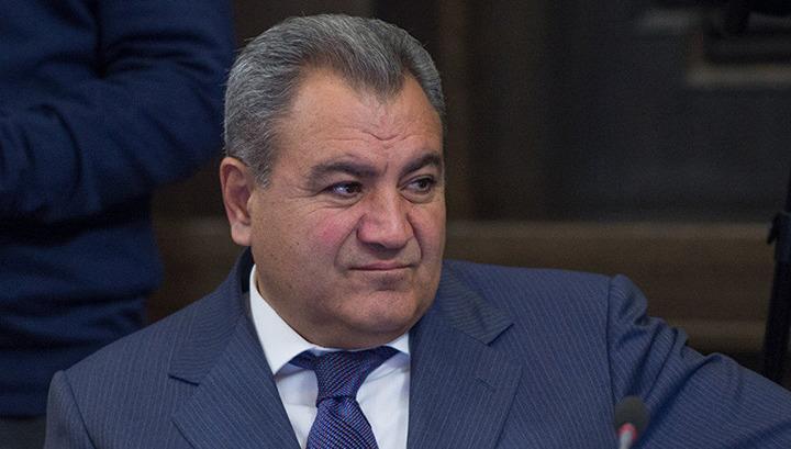 Իշխան Զաքարյանը ոչ հերքում է, ոչ հաստատում «Պատիվ ունեմ» խմբակցությունից դուրս գալու մասին լուրերը