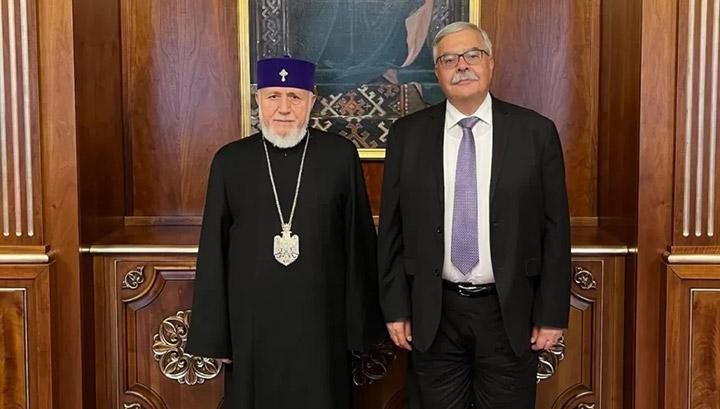 ՀՅԴ Բյուրոյի ներկայացուցիչ Հակոբ Տեր-Խաչատուրյանը հանդիպել է Կաթողիկոսի հետ