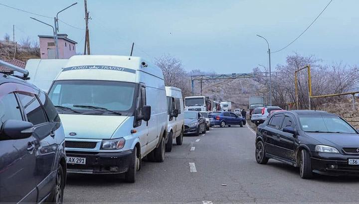 «Ազերիների բռնազավթած ճամփից հետ ենք եկել Գորիս ու դեռ պարզ չէ՝ որքան կմնանք»․ Վարորդ