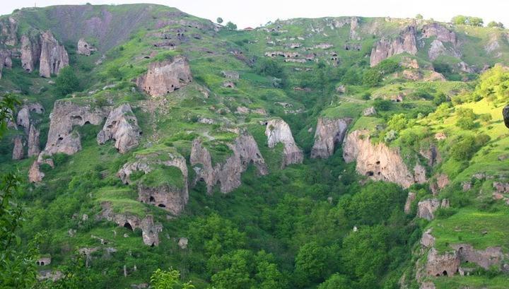 Մարդիկ խուսափում են Սյունիք մեկնելուց․ «Հրապարակ»