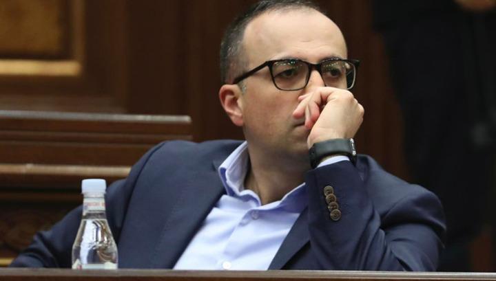 Թորոսյանին հաջողվել է հարթել երբեմնի լարված հարաբերությունները թիմակիցների հետ․ «Ժողովուրդ»