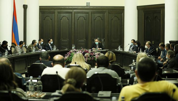 Փաշինյանը կրկին հանդիպել է գերեվարված և անհետ կորած անձանց ընտանիքների անդամներին