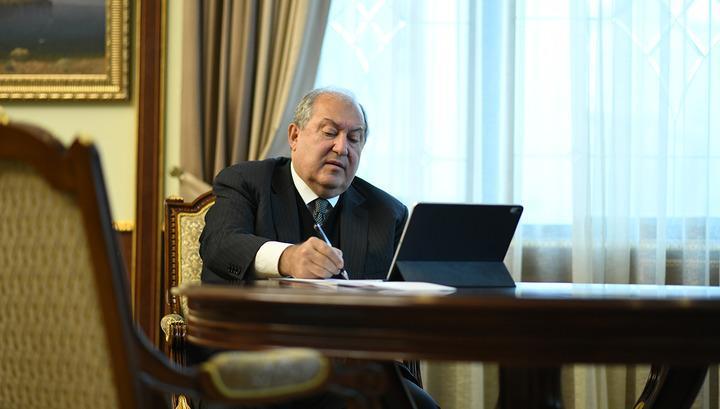 Արմեն Սարգսյանի ստերի բուրգը փլվեց. նախագահը ստիպված է հրաժարական տվել․ «Հետք»