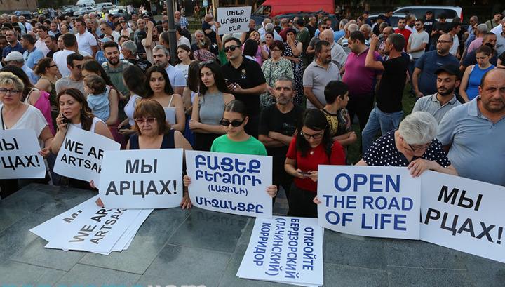 Հուլիսի 25-ին ժամը 20:00-ին նախատեսվում է համաժամանակյա հանրահավաքներ Ստեփանակերտում և Երևանում