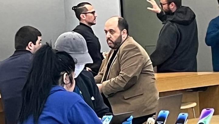 «Դավաճա՛ն», «անհայրենի՛ք»․ Գլենդելի Iphone-ի խանութում երիտասարդները կոչերով հարձակվել են Արայիկ Հարությունյանի վրա. 168.am