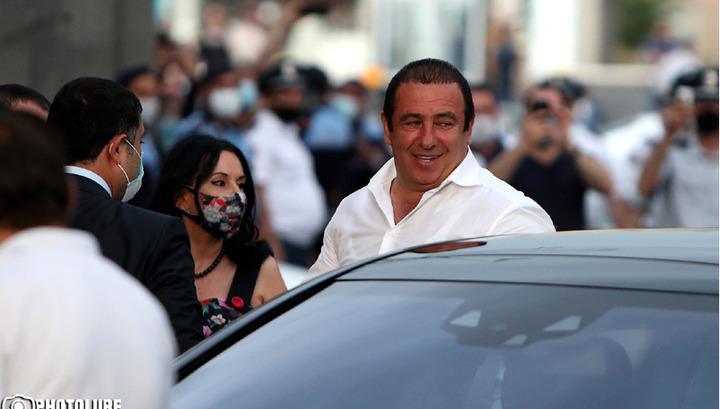 Դատարանը գնաց խորհրդակցական սենյակ՝ Ծառուկյանի պաշտպանների բացարկի միջնորդությունը քննելու