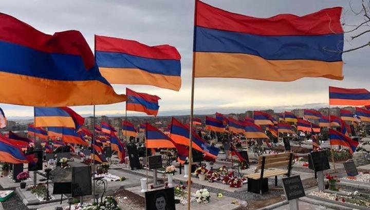 Ինչպե՞ս են համադրվում «գունագեղ տոնակատարություն» և «ի հիշատակ» բառերը. «Փաստ»