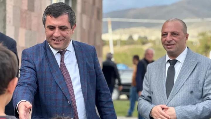 Լոռիում ՔՊ-ականները կոռուպցիոն պատմության կիզակետում․ պաշտոնյաներից մեկը պատուհանով փախել է. Politik.am