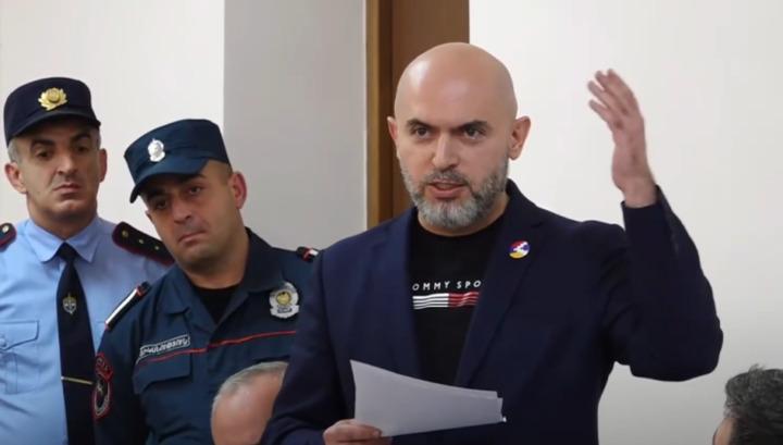 ԲԴԽ-ն էլ է ճգնում ապացուցել, որ... Արմեն Աշոտյանը քաղբանտարկյալ է․ «Փաստ»