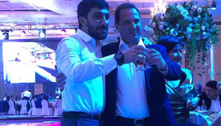 Ինչպե՞ս է Դավիթ Տոնոյանի ֆանատ «Նավակ ճոճող»-ը նրան հարցեր ուղղելու պատերազմը քննող հանձնաժողովում