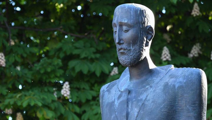 Փարիզում պղծել են Կոմիտասի հուշարձանը