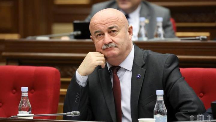 Հովիկ Աղազարյանի կինը «աշխատում է» քաղաքի տարբեր ծայրամասերում. «Ժողովուրդ»