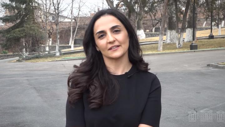 «Լիներ հեռու մի անկյուն...». Պատգամավորները Թումանյան են արտասանում