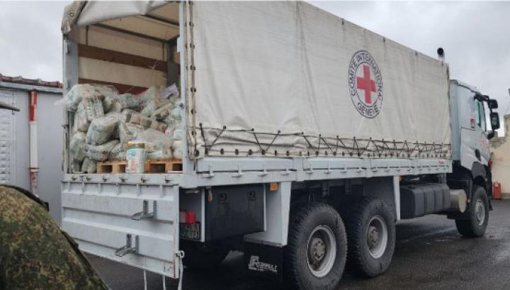 Ռուս խաղաղապահների ուղեկցությամբ անցած մարդասիրական մեքենան արդեն Ստեփանակերտում է