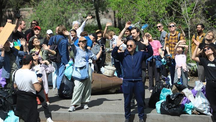 Քերոբյանը աղբ է հավաքել