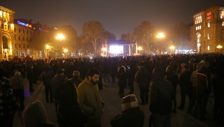 Հանրահավաքն ընդմիջվեց երթով