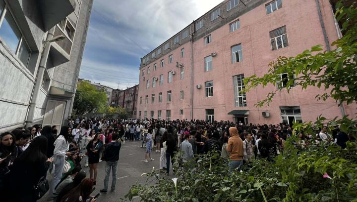 Երբ Բրյուսովում, բարձրացրեցինք Արցախի դրոշը և ասեցինք՝ «Առանց նիկոլ Հայաստան», ասեցին՝ դուք մեզ խանգարում եք