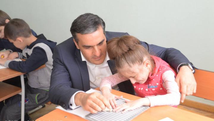 Ուսումնական հաստատությունն ինքնախաբեությամբ ավարտած անգիտելիք մարդը միայն վնասում է պետականությունը․ Արման Թաթոյան