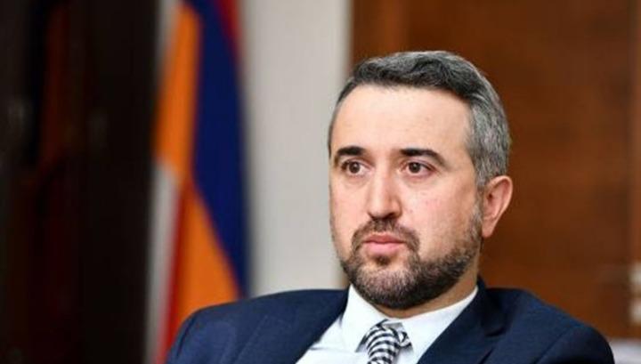 Երկու թատրոնների միավորումը ռեսուրսների արդյունավետ օգտագործման ճանապարհն է․ Արա Խզմալյան