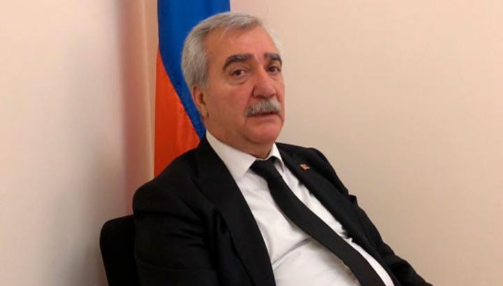 Անդրանիկ Քոչարյանին ԱԺ է գալիս ինչ-որ կասկածելի խառը համարանիշի ծառայողական մեքնայով, որը ուժայիններին է պատկանում․ «Ժողովուրդ»