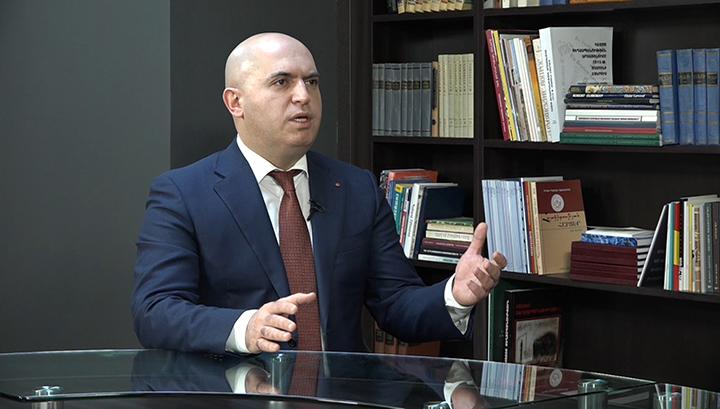 Ինչո՞ւ չեք խոսում այդ մասին, ձեր գնահատականը վիրավորական է․ Աշոտյանը՝ ՀՀ-ում ԵՄ դեսպանին