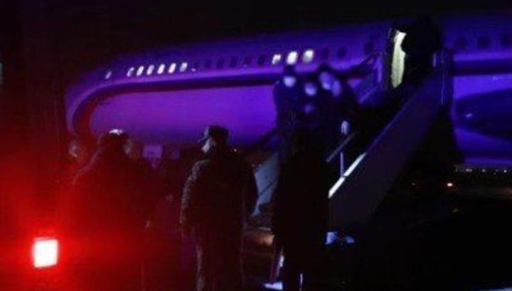 «Էրեբունի» օդանավակայանում հավաքված գերիների ծնողներն ու հարազատները խիստ վրդովված են