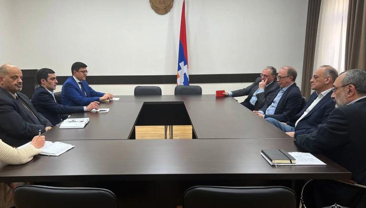 Արցախի ԱԳ նախարարը հանդիպել է ՀՀ և ԱՀ նախկին արտգործնախարարների հետ