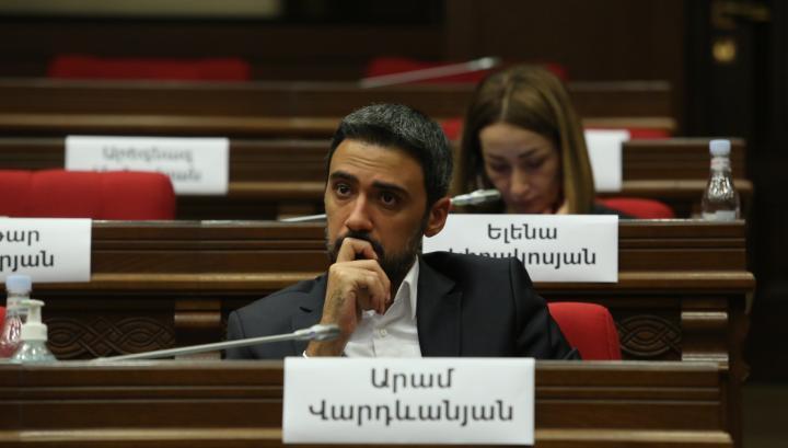 Մանդատներից հրաժարվելն ամենադյուրին գործընթացը կլիներ. ընդդիմադիր պատգամավորը՝ Փաշինյանի պահվածքի մասին. «Ժողովուրդ»