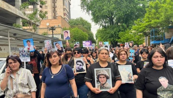 44-օրյա պատերազմի զոհերի ծնողները հարցաքննության են հրավիրվել. «Ժողովուրդ»