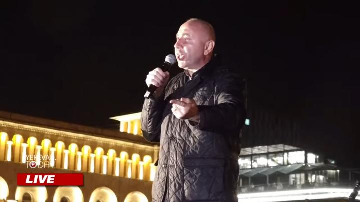 Եթե որևէ մեկը չի ուզում գալ հրապարակ, ստիպված է լինելու գնալ խրամատ․ Անդրանիկ Թևանյան