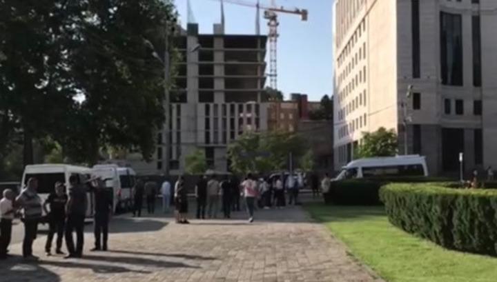 Հարյուրավոր ավտոբուսներով ու միկրոավտոբուսներով մարդկանց մարզերից բերում են Նիկոլ Փաշինյանի հանրահավաքին