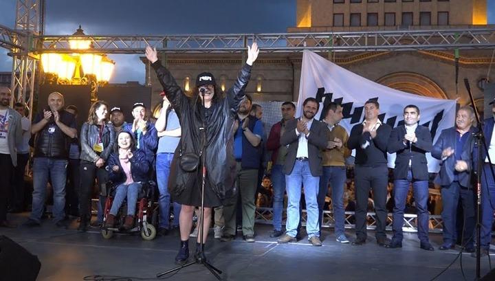 Արսինե, «Թավշյա խայտառակությունը» նկարելու հնարավորություն ունեք․ Միհրան Հակոբյան