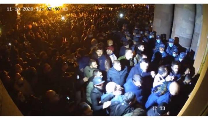 Ինչ ունենք կառավարության շենք ներխուժումից մեկ տարի անց. «Ժողովուրդ»