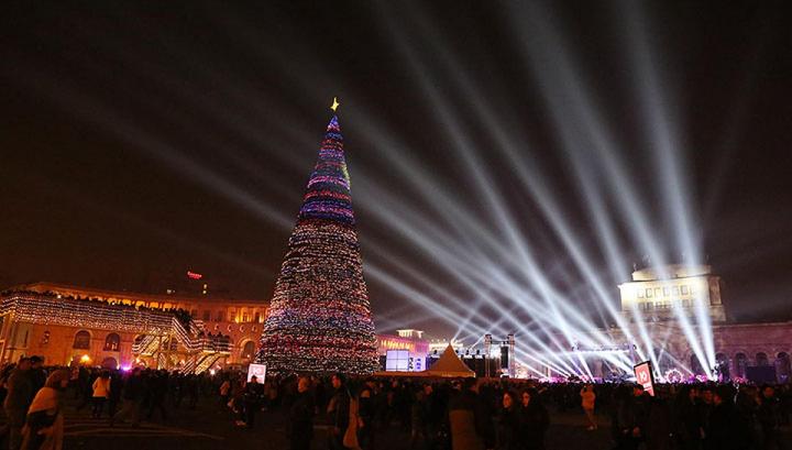 Վաղը 18:00-ից կդադարեցվի Հրապարակի երթևեկությունը. տոնածառի լույսերն են վառում